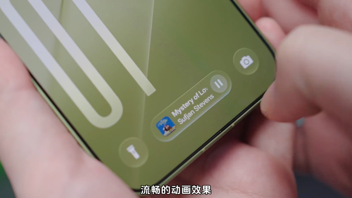Cận cảnh OPPO Find X10 Pro Max xanh rừng về mặt trước với 4 viền mỏng đều 1.15 mm