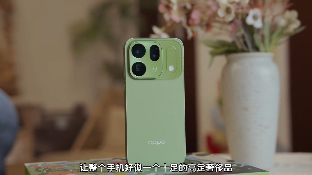 Cận cảnh OPPO Find X10 Pro Max xanh rừng với chip Dimensity 9600 Pro