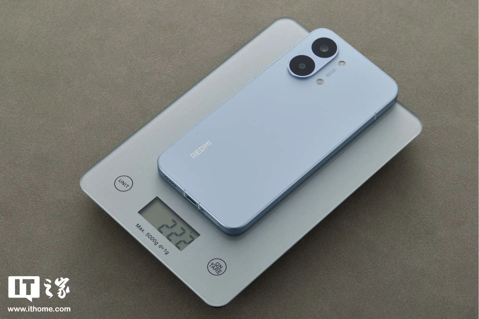 Cận cảnh Redmi Turbo 5 Max với viên pin 9,000mAh khổng lồ