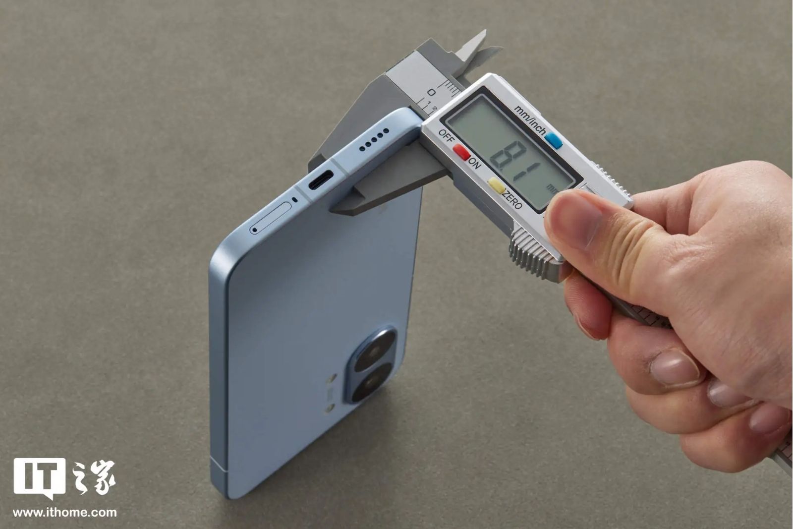 Cận cảnh Redmi Turbo 5 Max hỗ trợ sạc nhanh 100W