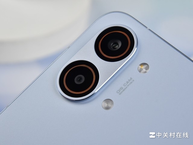 Cận cảnh Redmi Turbo 5 Max với camera chính 50MP