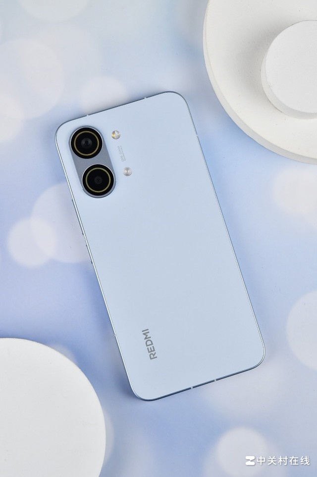 Cận cảnh Redmi Turbo 5 Max với thiết kế tối giản nhưng đủ tạo nên sự khác biệt