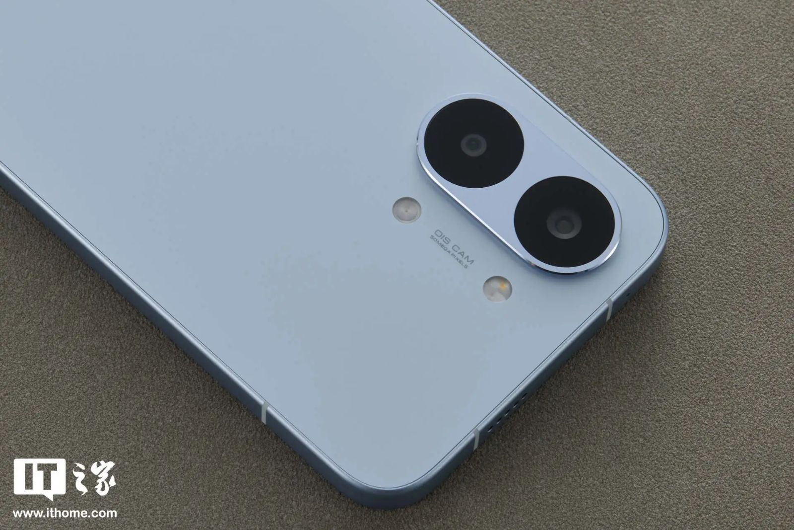 Cận cảnh Redmi Turbo 5 Max với camera selfie 20MP