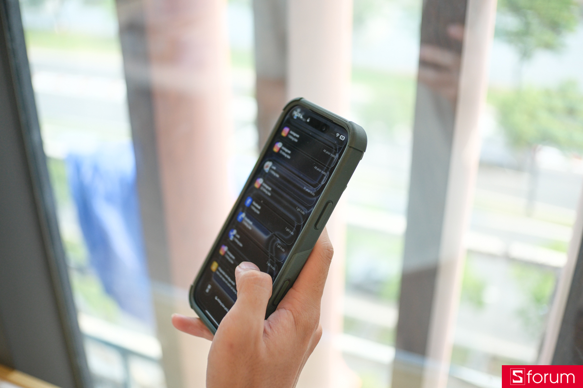 Trên tay ốp lưng ESR iPhone 17 series và iPhone Air dòng Cyber giúp người dung an tâm tuyệt đối trong các trường hợp va đập