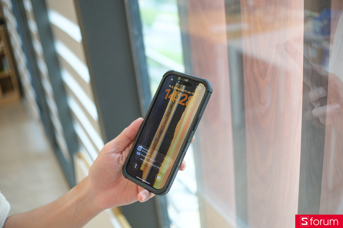 Trên tay ốp lưng ESR iPhone 17 series và iPhone Air dòng Cyber đạt chuẩn quân đội gấp 7 lần