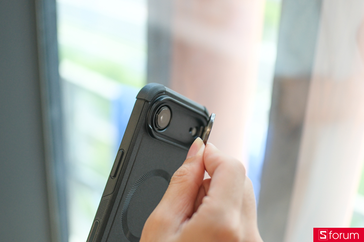 Trên tay ốp lưng ESR iPhone 17 series và iPhone Air dòng Cyber với phần Stash Stand