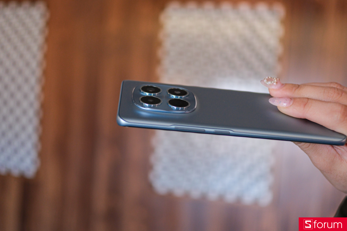 Trên tay Redmi Note 15 5G khu vực cạnh phải