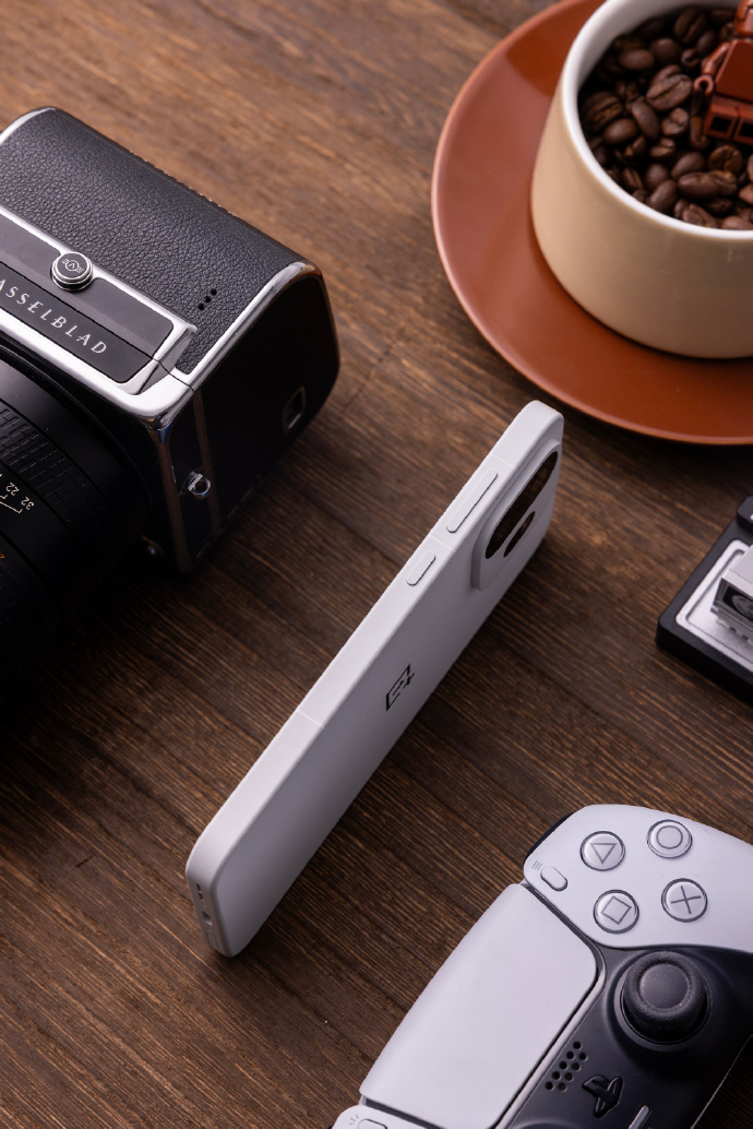 Cận cảnh OnePlus 15T về pin