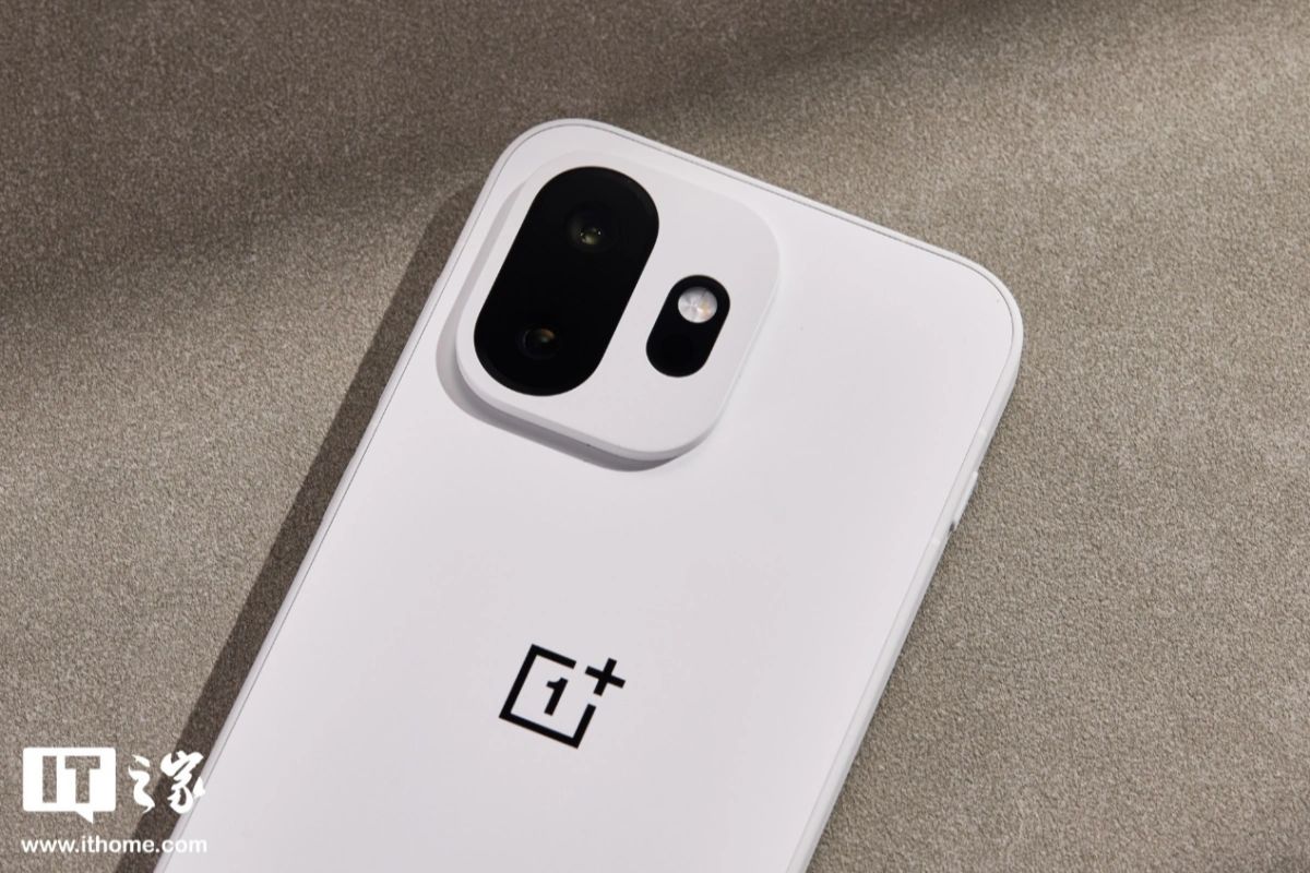 Cận cảnh OnePlus 15T về camera