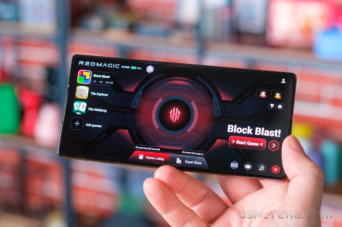 Cận cảnh RedMagic 11S Pro với giao diện Game Space