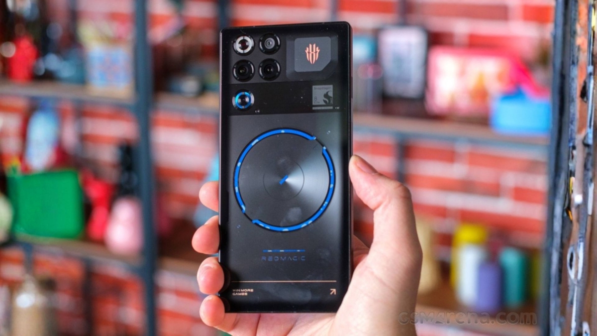 Cận cảnh RedMagic 11S Pro: Siêu phẩm gaming phone hiệu năng siêu mạnh, màn hình vô khuyết, giá từ 22 triệu