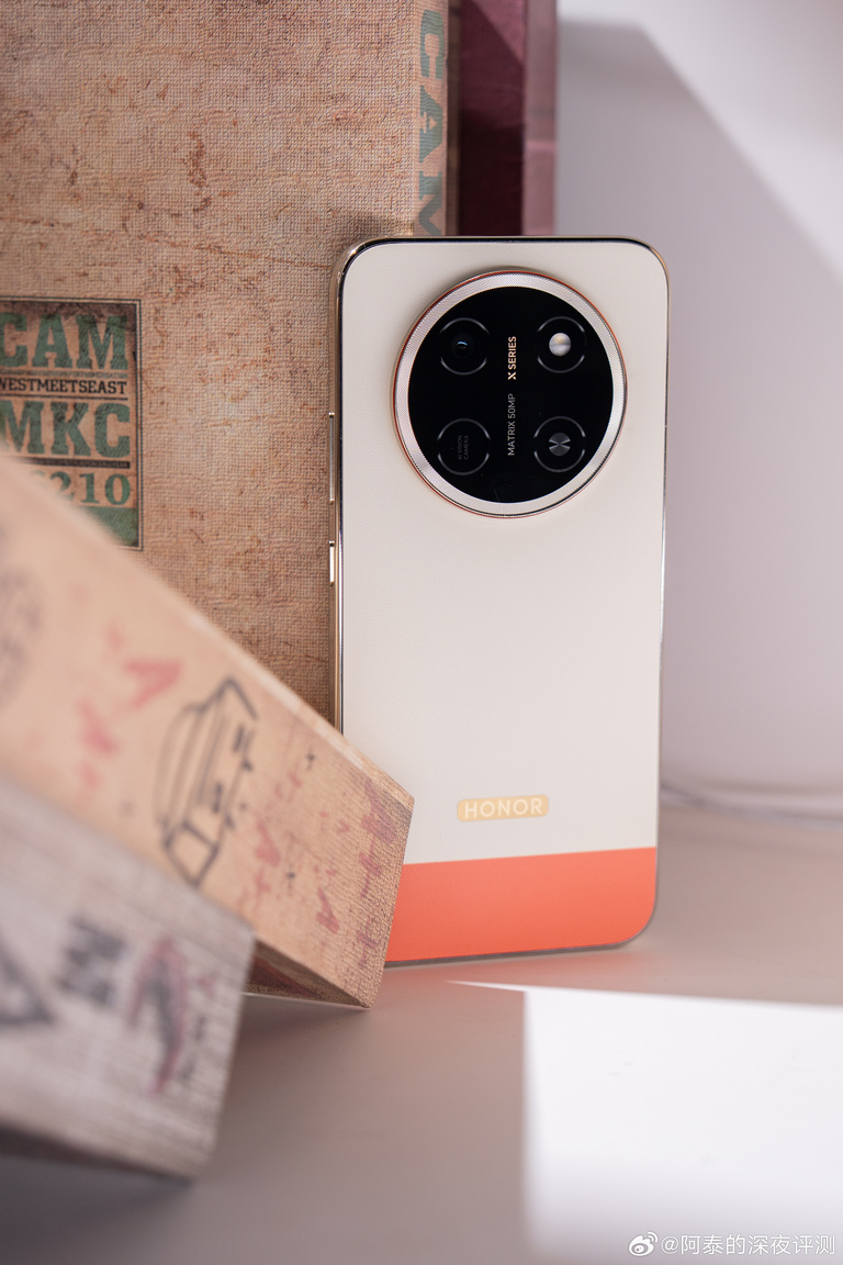 Cận cảnh HONOR X80 Pro Max thiết kế mặt lưng có camera hình tròn lớn