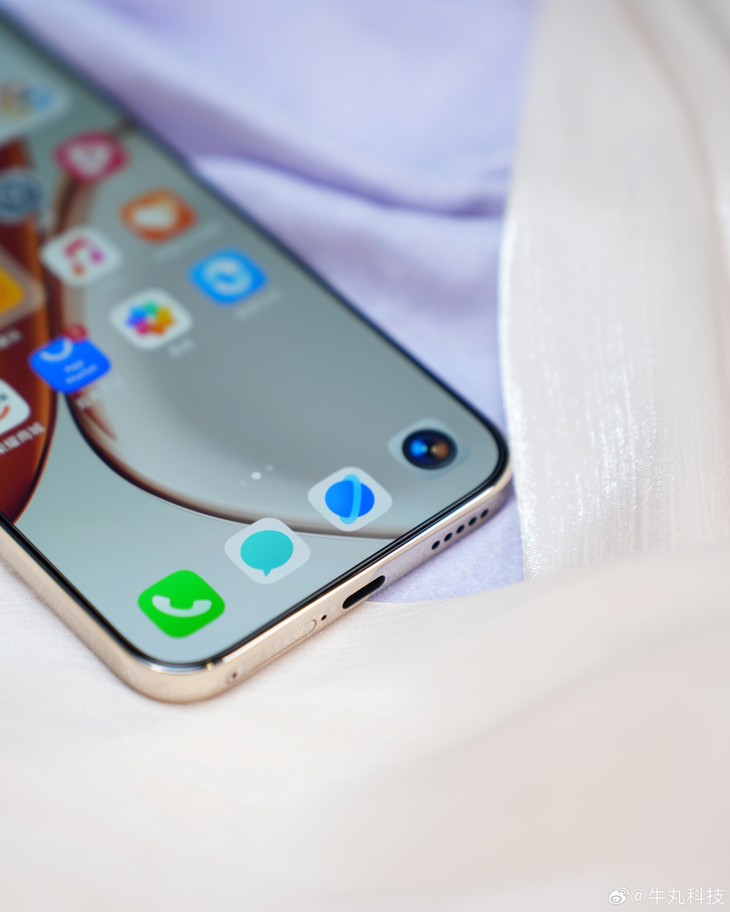 Cận cảnh HONOR X80 Pro Max có khả năng hiển thị xuất sắc tầm giá