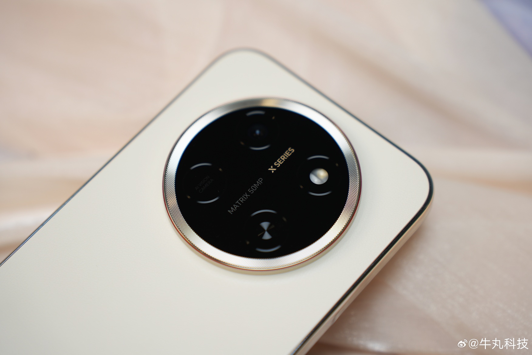 Cận cảnh HONOR X80 Pro Max với camera sau 50MP