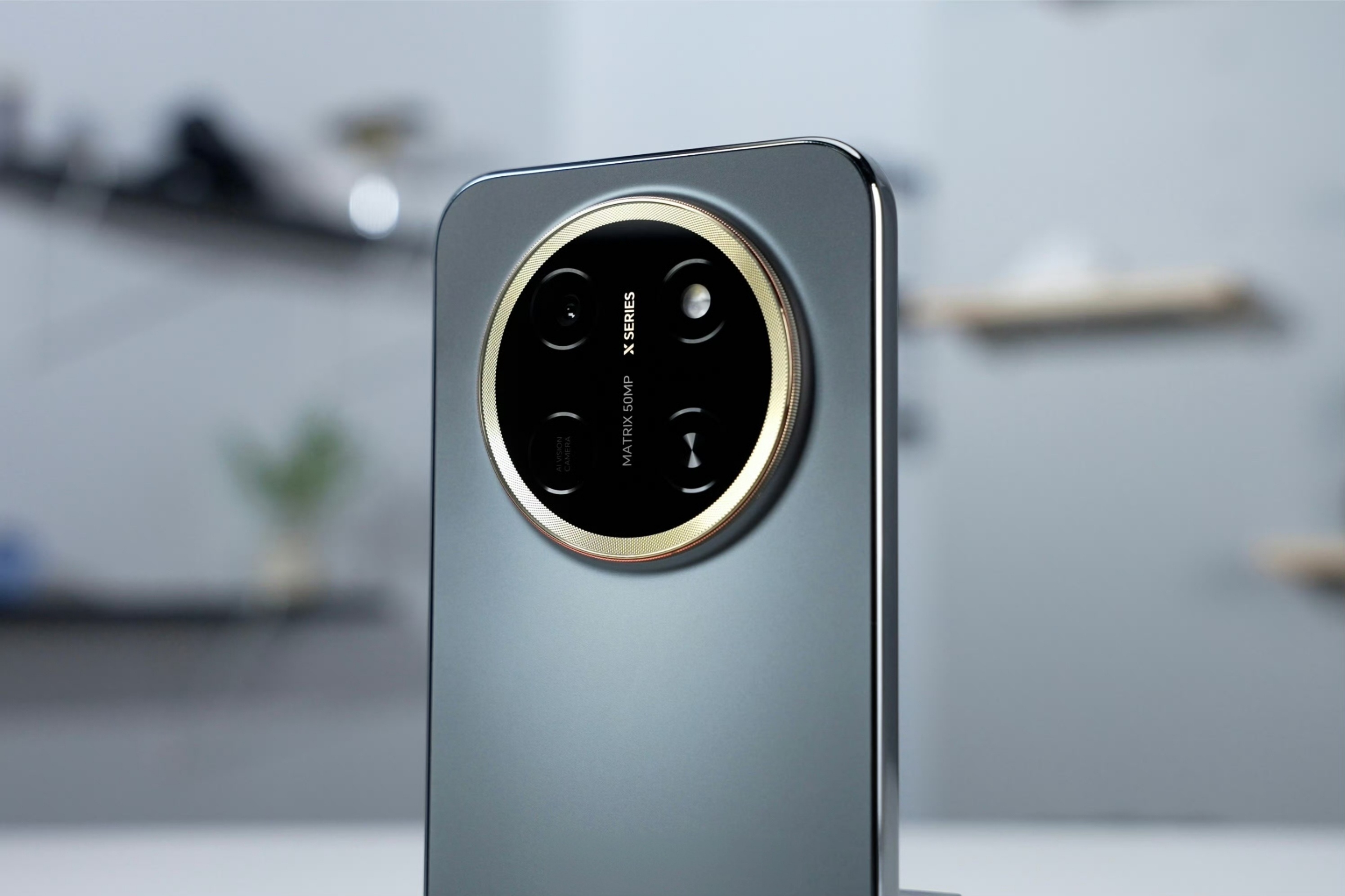 Cận cảnh HONOR X80 Pro Max với thiết kế camera tròn có khung kim loại bao quanh