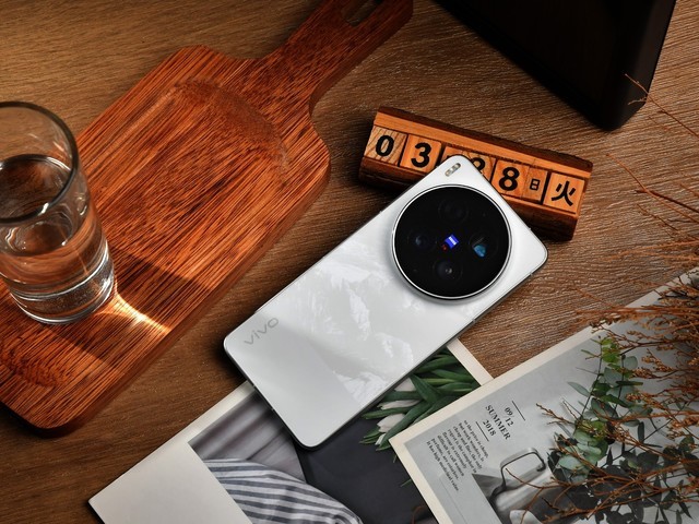 Cận cảnh vivo X300 Ultra về thiết kế