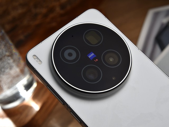 Cận cảnh vivo X300 Ultra về camera
