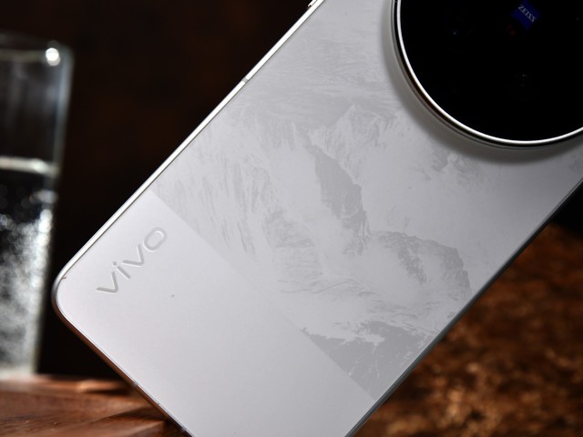 Cận cảnh vivo X300 Ultra về ngoại hình