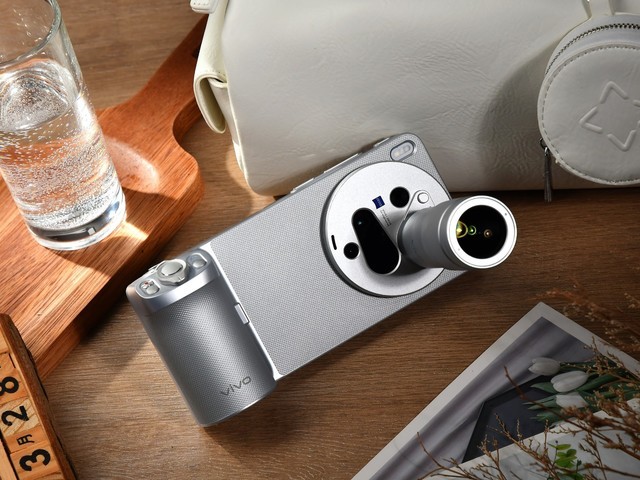 Cận cảnh vivo X300 Ultra được nâng cấp về khả năng quay video