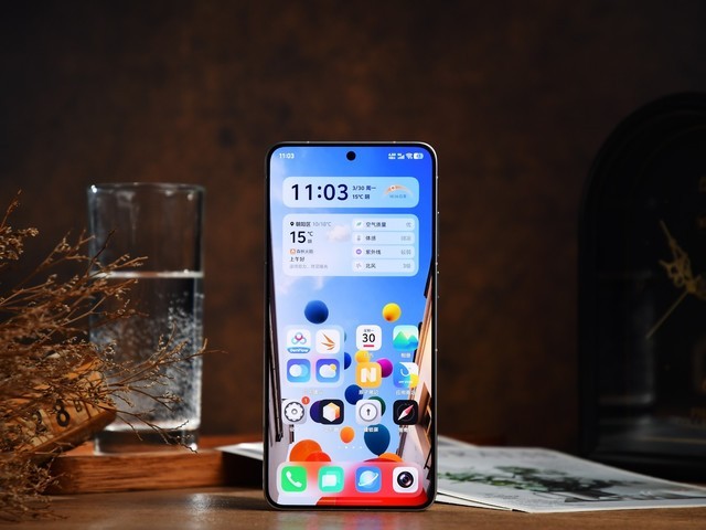 Cận cảnh vivo X300 Ultra với độ sáng màn hình 4,500 nits