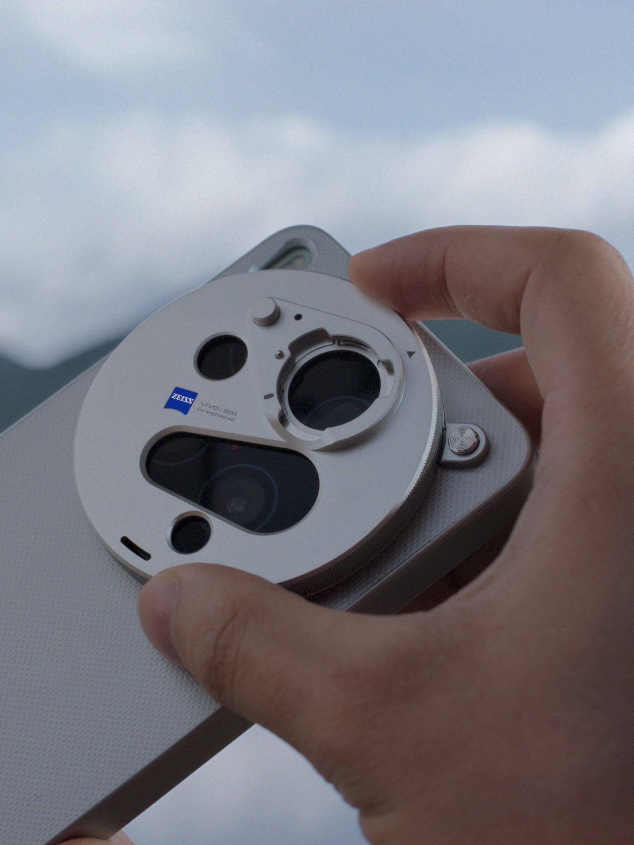 Cận cảnh vivo X300 Ultra với phụ kiện giúp nâng cấp tiêu cự