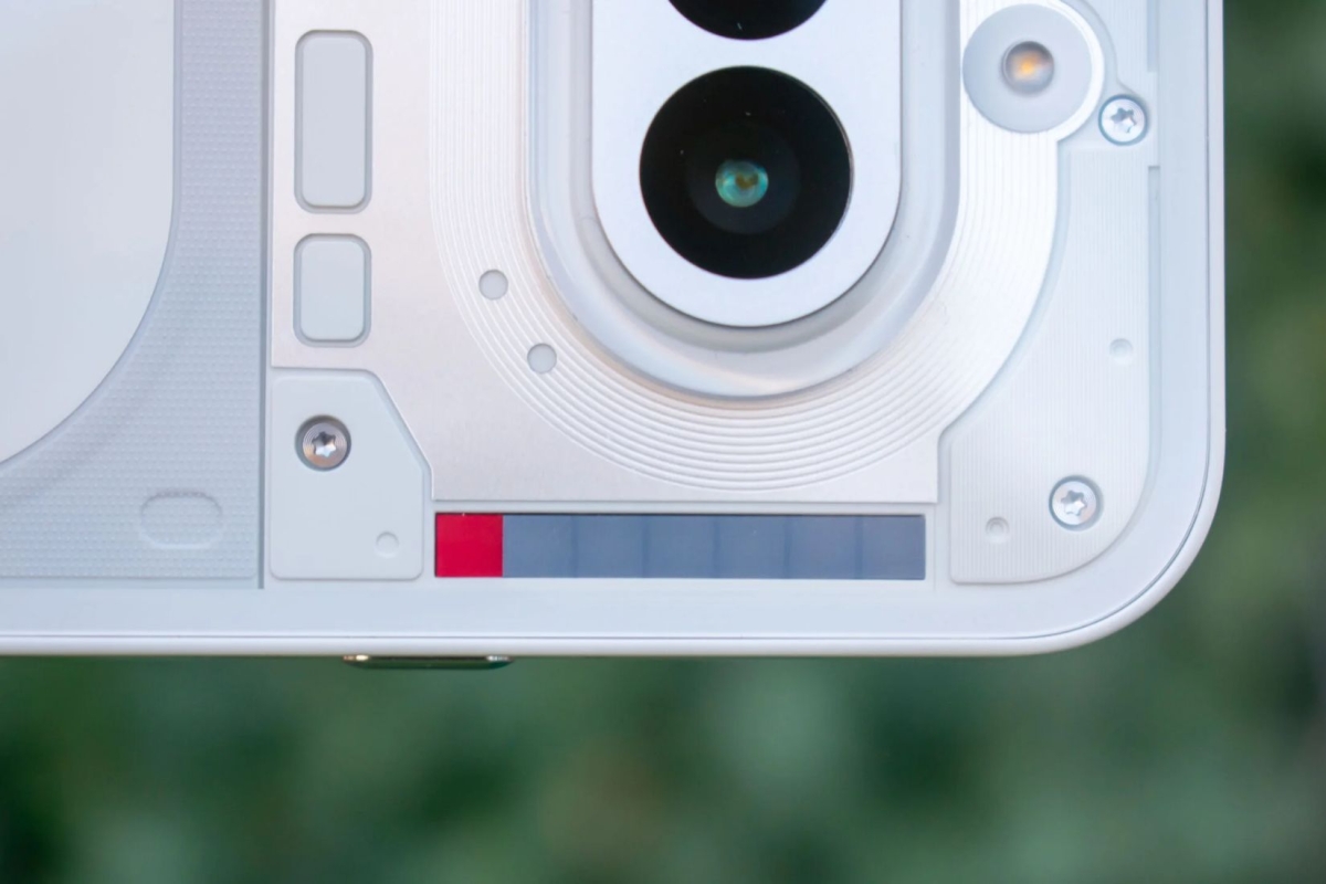 Cận cảnh Nothing Phone 4a với thiết kế dải đèn LED độc đáo ở mặt lưng