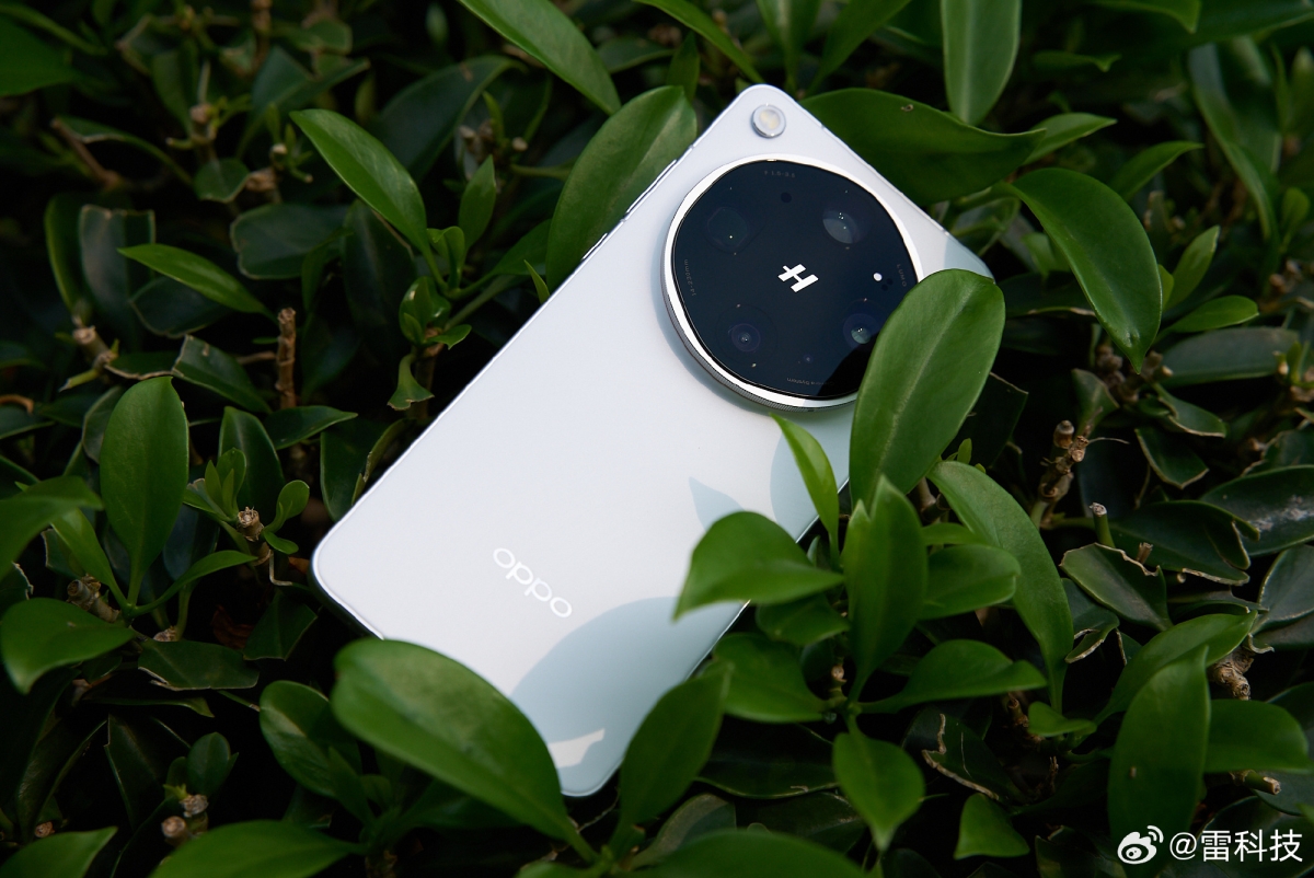 Cận cảnh OPPO Find X9 Ultra dự kiến cho phép zoom chất lượng quang học 20x