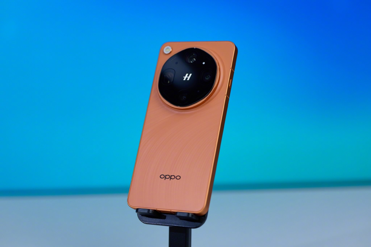 Cận cảnh OPPO Find X9 Ultra với hệ điều hành Android 16 mới nhất khi xuất xưởng