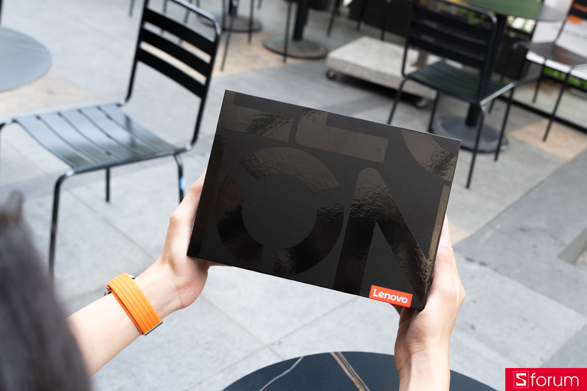 Trên tay Lenovo Legion Tab Gen 5: Unbox hộp đựng sản phẩm