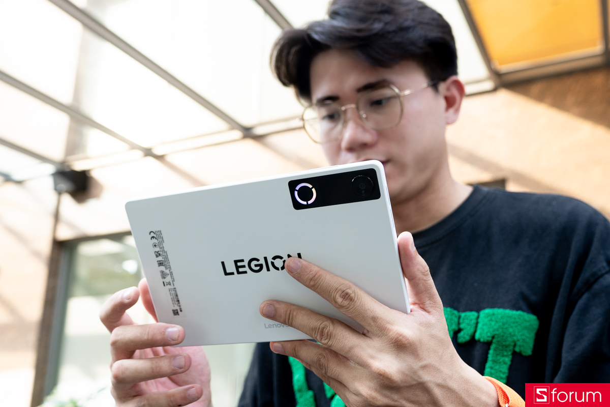 Trên tay Lenovo Legion Tab Gen 5 với kích thước nhỏ gọn
