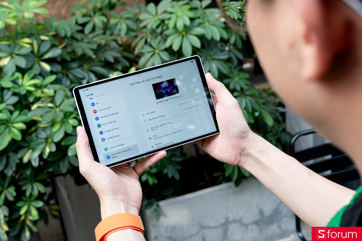Trên tay Lenovo Legion Tab Gen 5 với màn hình 8.8 inch