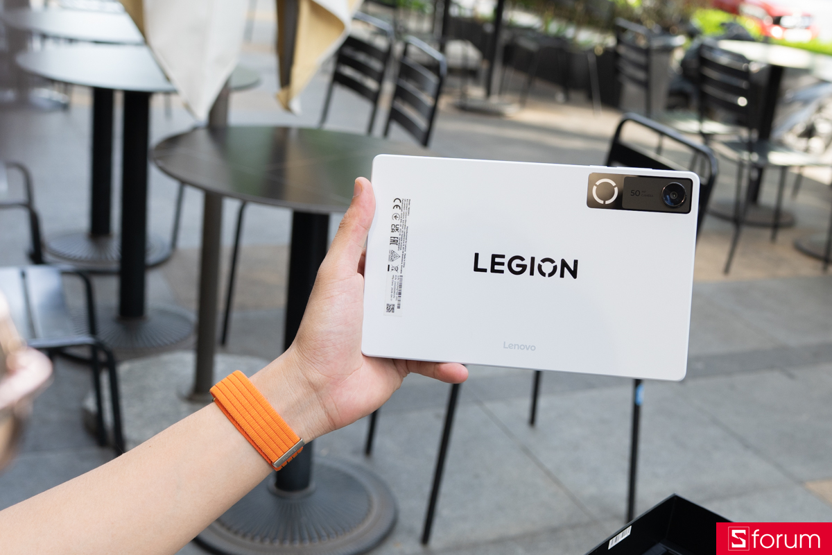 Trên tay Lenovo Legion Tab Gen 5 với trọng lượng chỉ 360gr