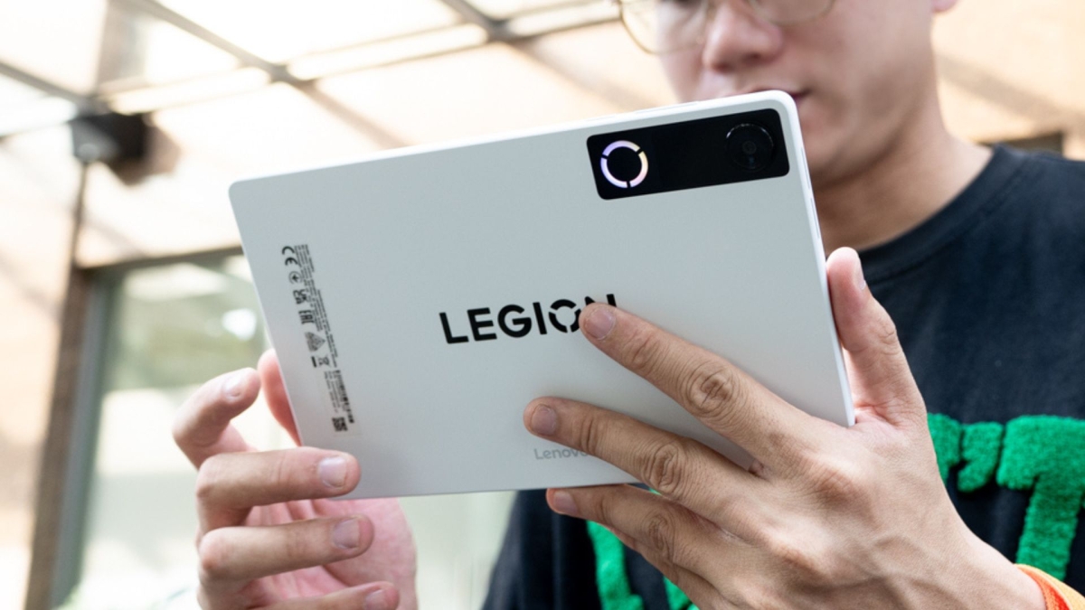 Trên tay Lenovo Legion Tab Gen 5: Tablet gaming nhỏ gọn chỉ 8.8 inch, cấu hình cực mạnh, cân mọi game! Trên tay Lenovo Legion Tab Gen 5: Tablet gaming nhỏ gọn chỉ 8.8 inch, cấu hình cực mạnh, cân mọi game!