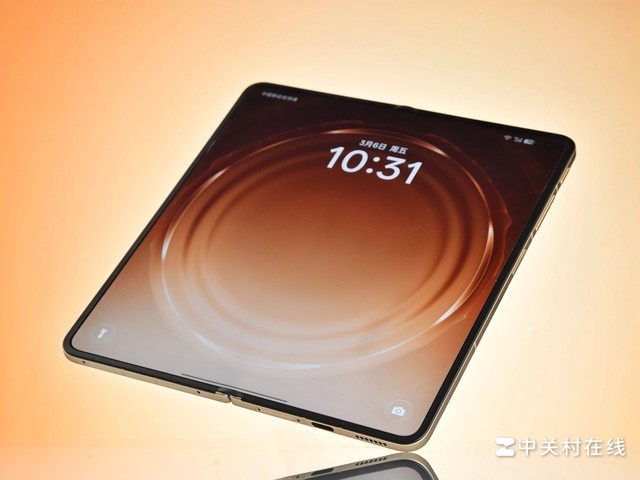 Cận cảnh OPPO Find N6 về màn hình