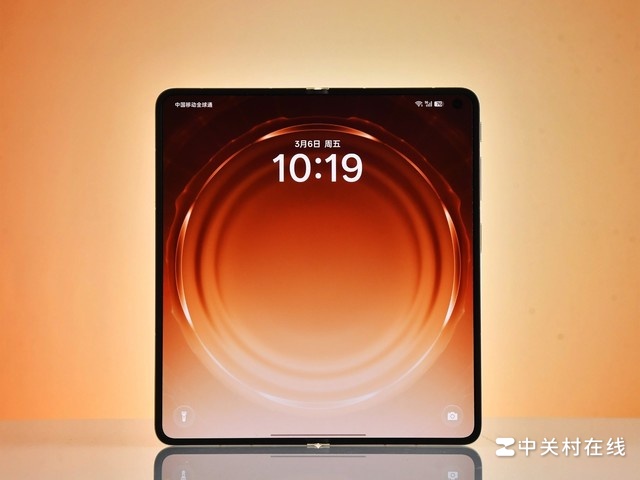 Cận cảnh OPPO Find N6 với màn hình không nếp gấp