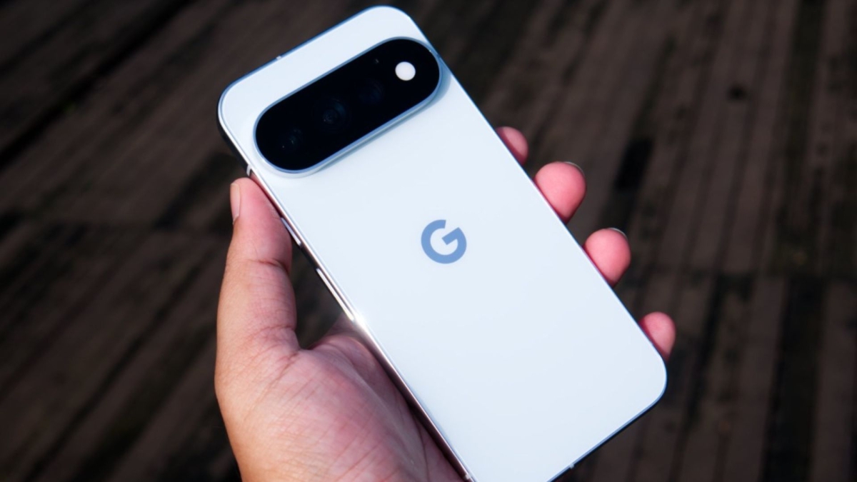 Cận cảnh Google Pixel 11 Pro: Flagship nhỏ gọn, camera zoom 120x, thừa hưởng từ Pro XL!