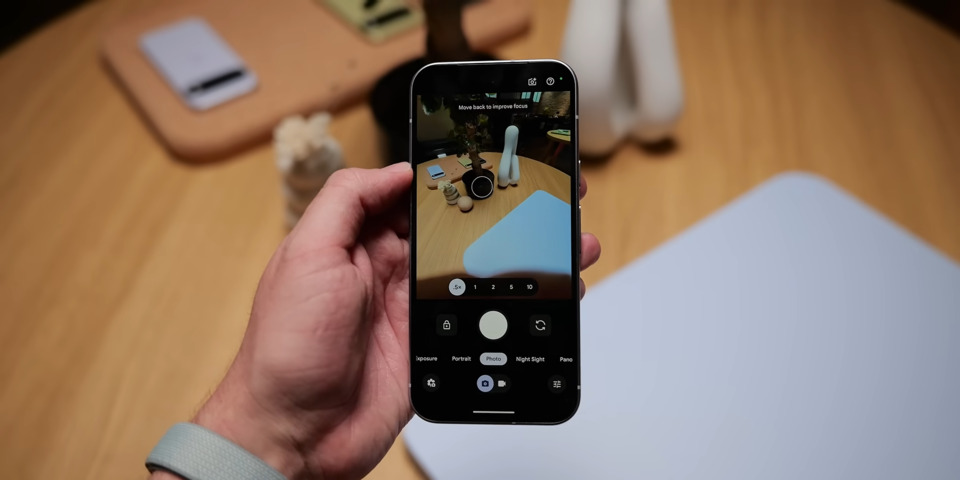 Cận cảnh Google Pixel 11 có camera selfie 10.5MP
