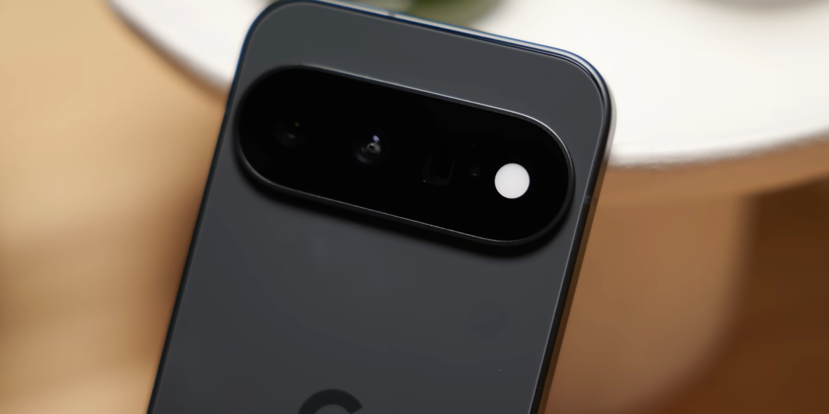 Cận cảnh Google Pixel 11 với cụm camera dài quen thuộc