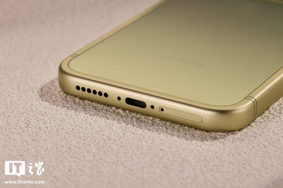 Cận cảnh HONOR Magic 9 Pro Max khu vực cổng sạc USB-C