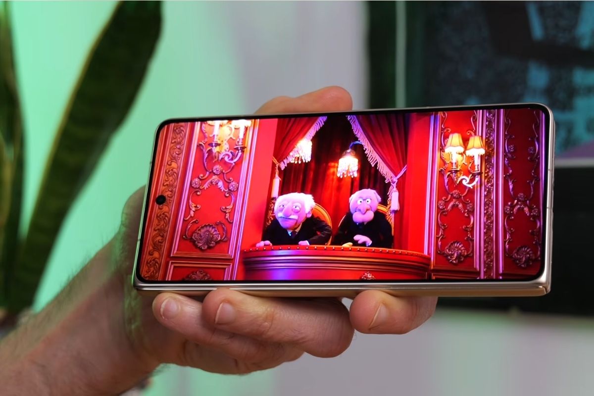 Cận cảnh HONOR Magic V6 với chipset Snapdragon 8 Elite Gen 5