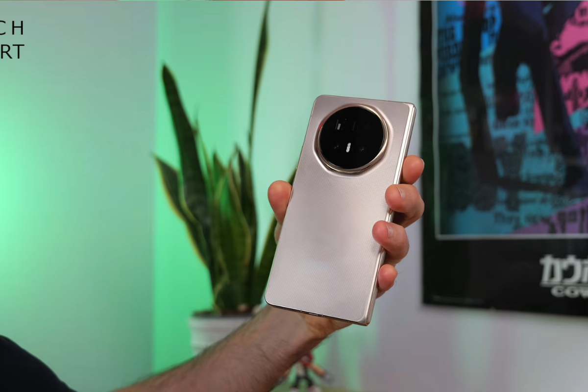 Cận cảnh HONOR Magic V6 với thiết kế camera bát giác quen thuộc