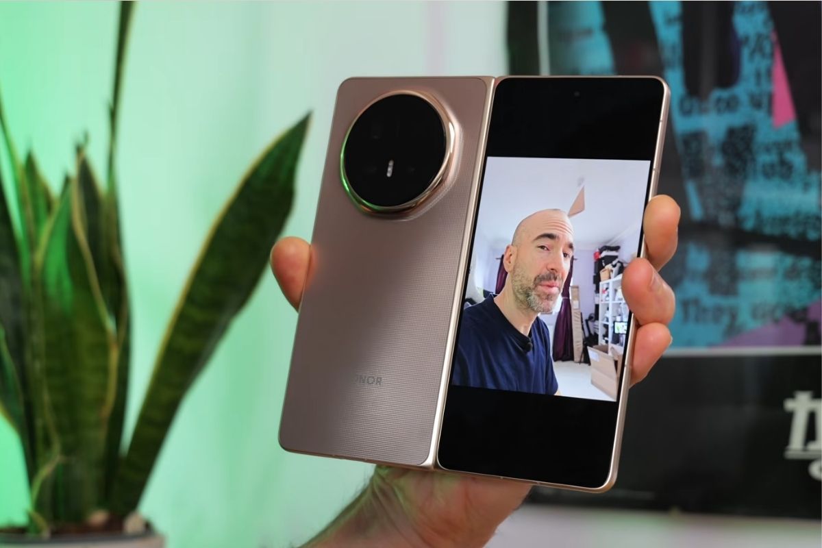 Cận cảnh HONOR Magic V6 dung lượng pin khủng