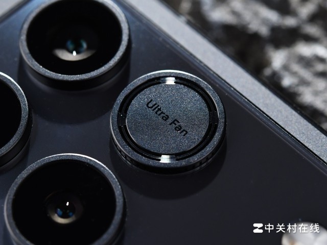 Biểu tượng Ultra Fan trên mô-đun camera sau