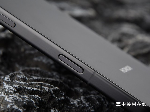 Cận cảnh HONOR WIN với nút chức năng tùy chỉnh