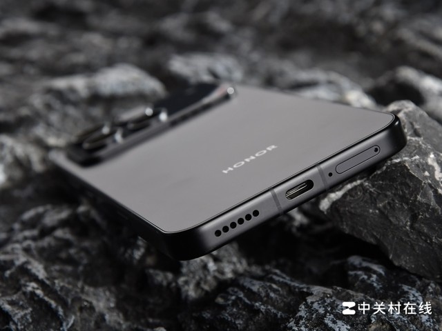 Cận cảnh HONOR WIN khu vực cổng sạc USB-C