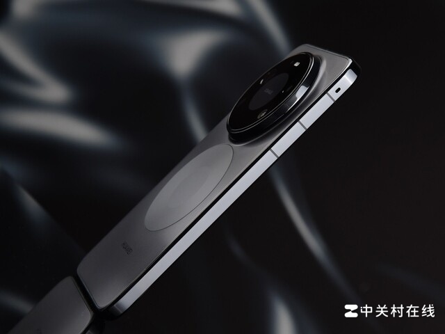 Cận cảnh Huawei Mate 80 Pro Max Wind Edition về cảm giác cầm nắm