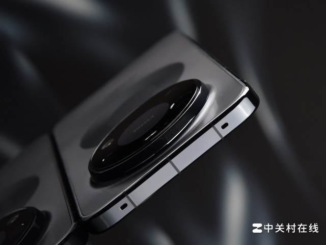 Cận cảnh Huawei Mate 80 Pro Max Wind Edition khu vực cổng trên