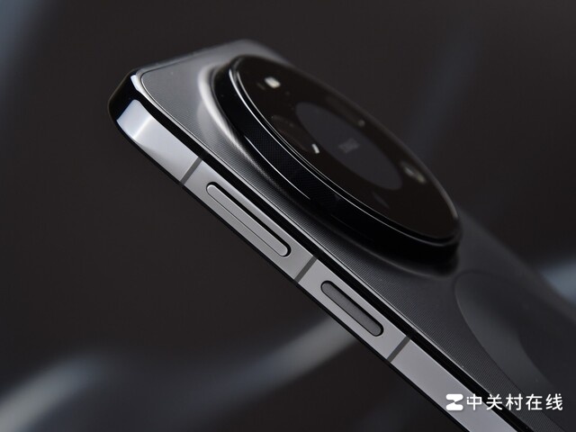 Cận cảnh Huawei Mate 80 Pro Max Wind Edition khu vực cạnh phải