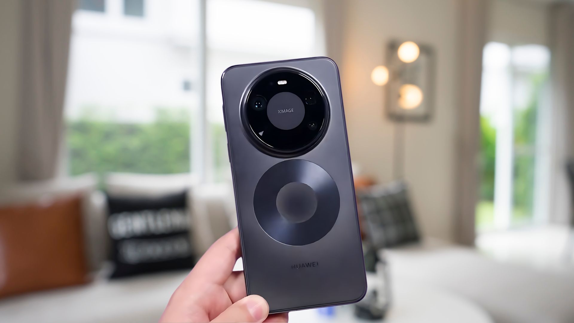 Cận cảnh Huawei Mate 80 Pro Max Wind Edition: Quạt tản nhiệt tích hợp, vẫn có kháng nước,