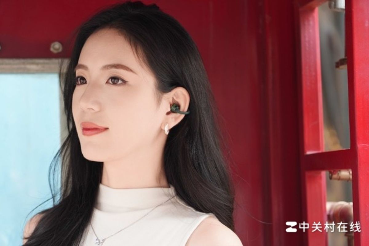 Cận cảnh JBL Clips màu Xanh Ngọc Lục Bảo với tính năng kết nối đa điểm 